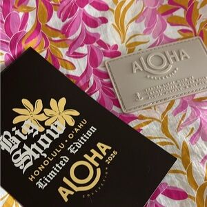 ALOHA Collection lei stand packing cube